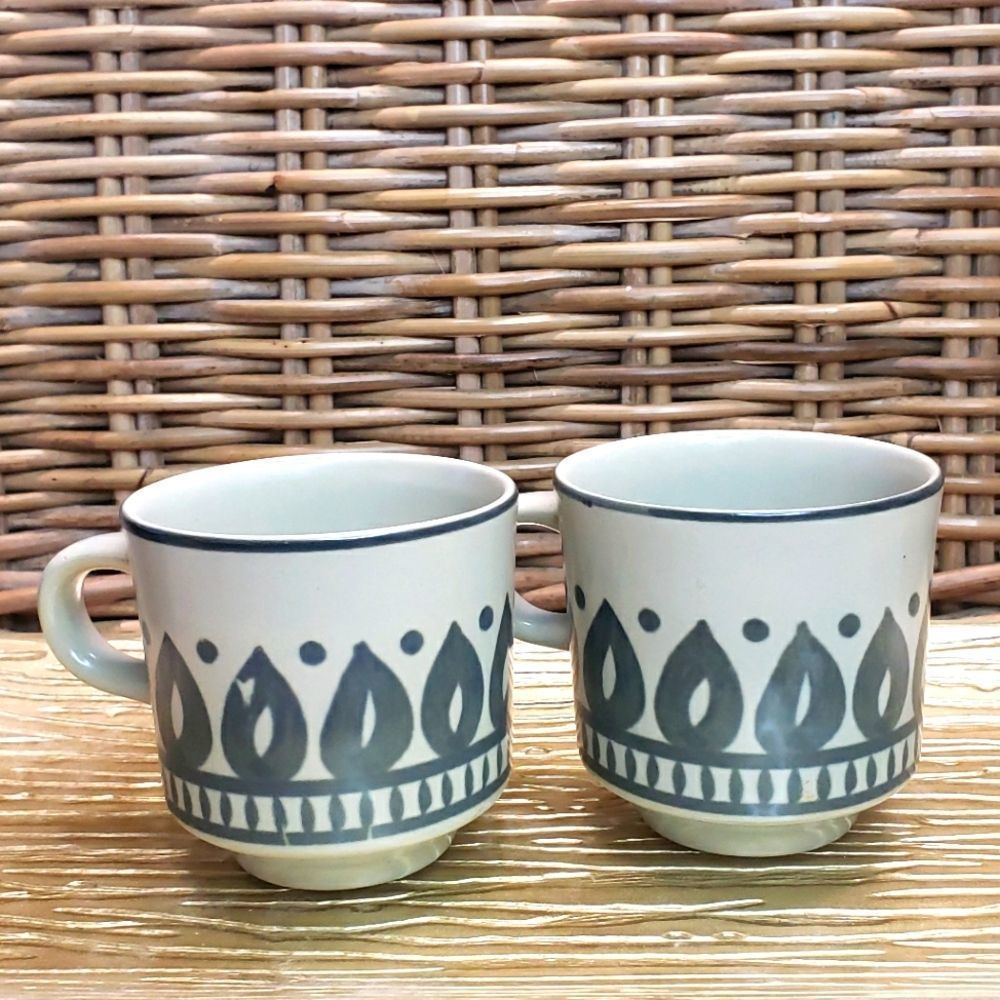 Vintage Fashion Manor Stoneware Mugs in Moor Set of 2